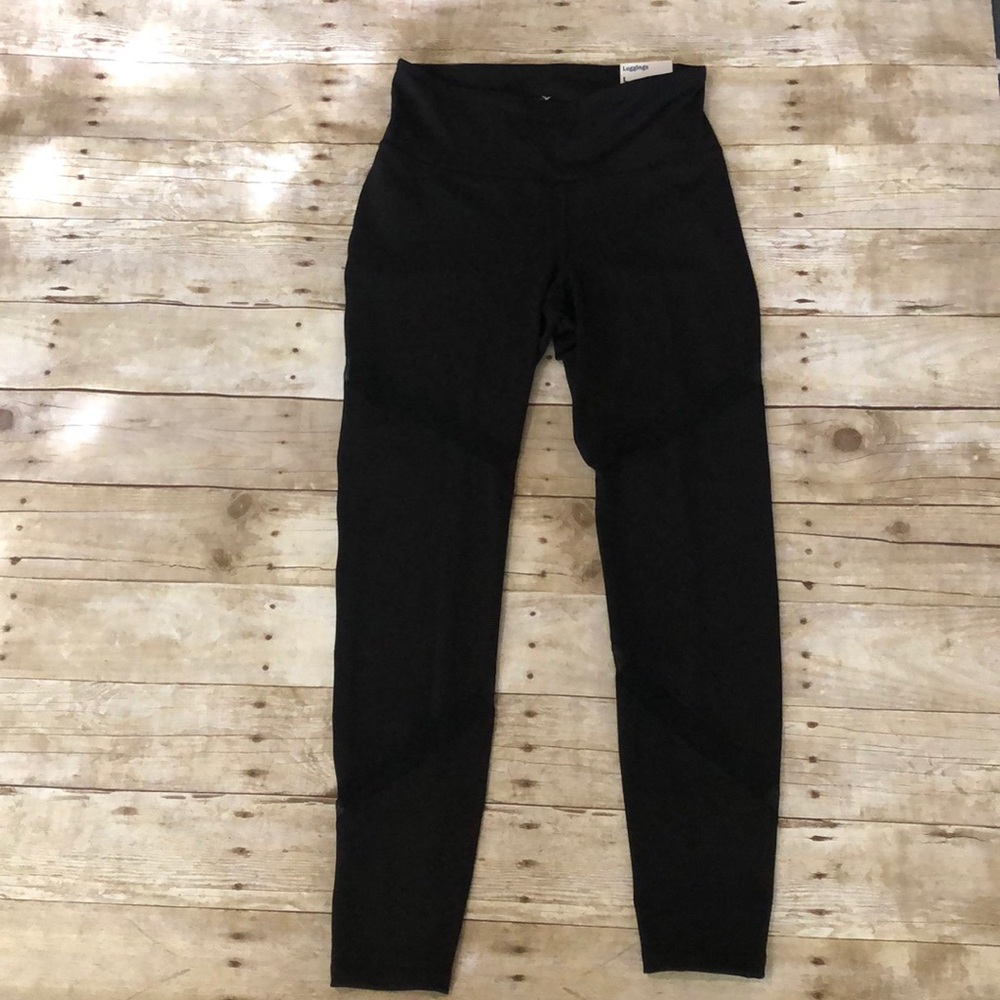 NWT women’s Old Navy black leggings Size L
